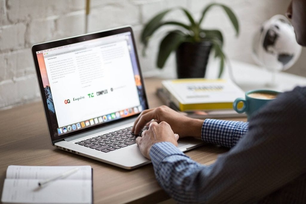 Ordinateur portable utilisé pour le développement web